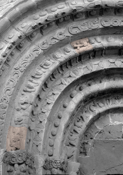 Portada nagusiko laugarren arkiboltan ageri diren bi adar-joleak. (Arg.: JMBA)