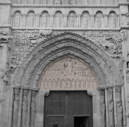 Zangozako Santa Maria Erreginaren elizako tinpanoan agertzen diren lau adar-jole. (Arg.: JMBA)