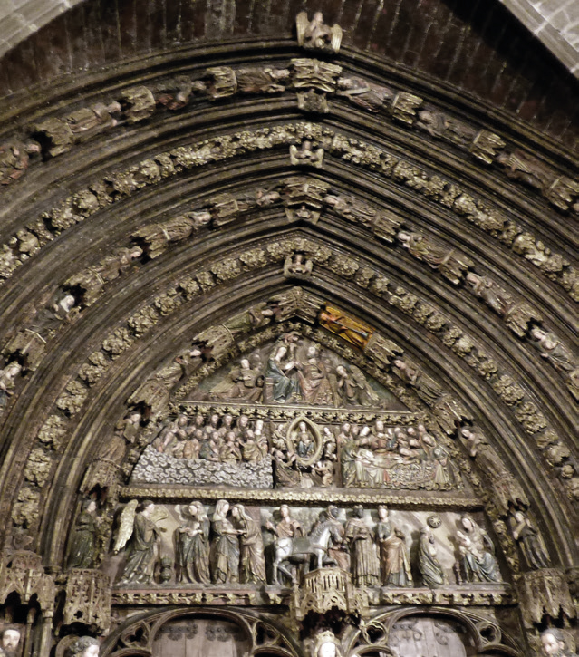 Guardiako Andre Mariaren elizako portikoan ageri den tronpeta-jolea. (Arg.: JMBA)