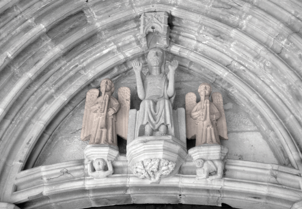 Tronpeta naturalak jotzen dituzten aingeruak Ziortzako monasterioan. (Ag.: JMBA)