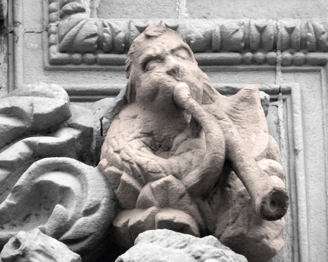 Oiartzungo Udaletxeko armarrian agertzen den klarin-jolea. (Arg.: JMBA)