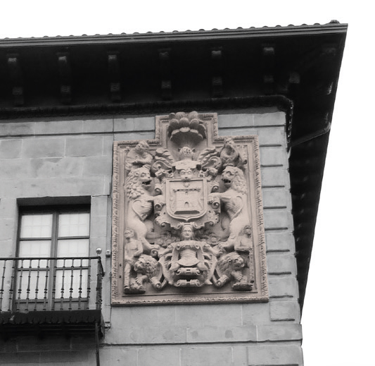 Oiartzungo Udaletxeko armarrian agertzen den klarin-jolea. (Arg.: JMBA)