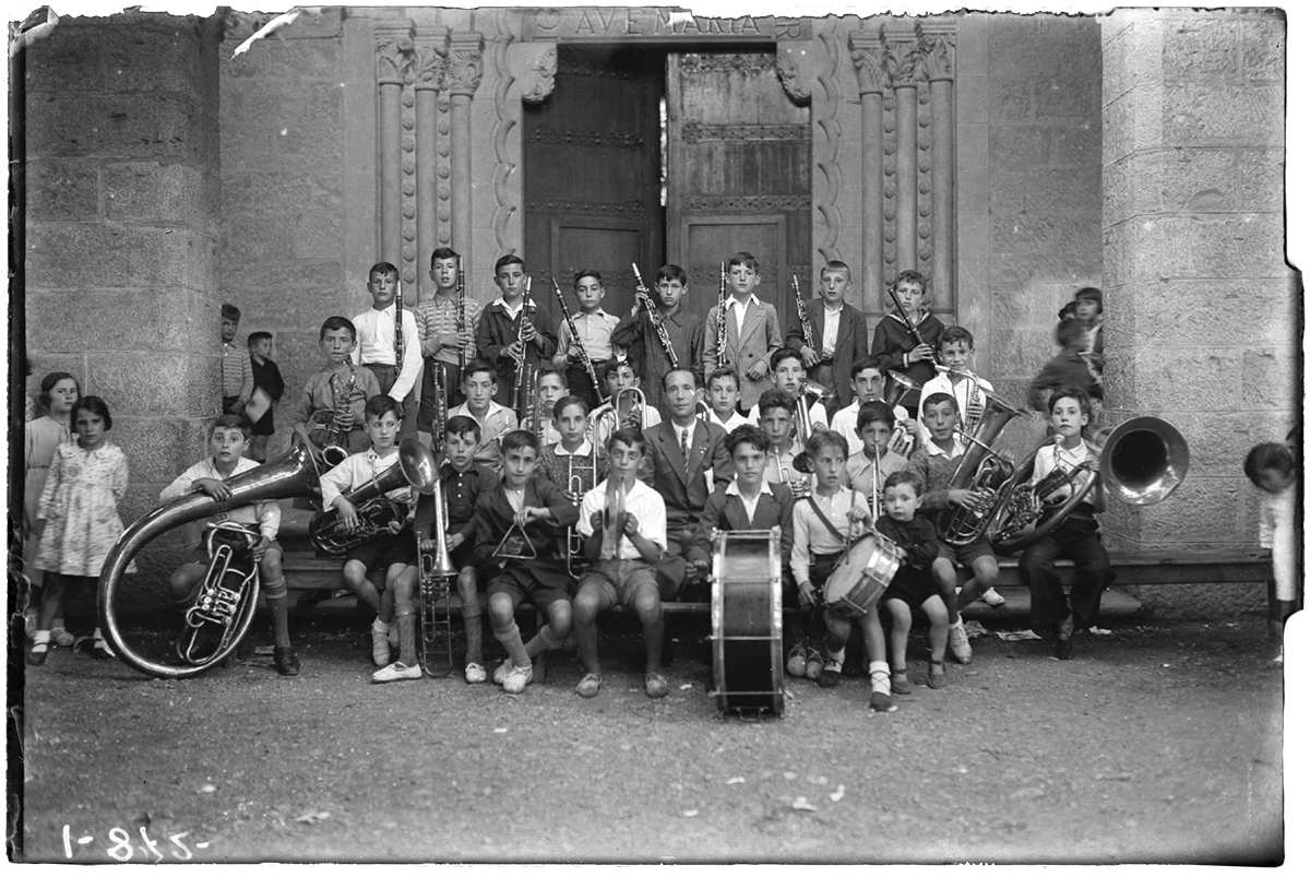 Iruñako Errotxapeako Escuelas del Ave Maria musika banda. Iruñea, 1934. (Iturria: Ondaregia)