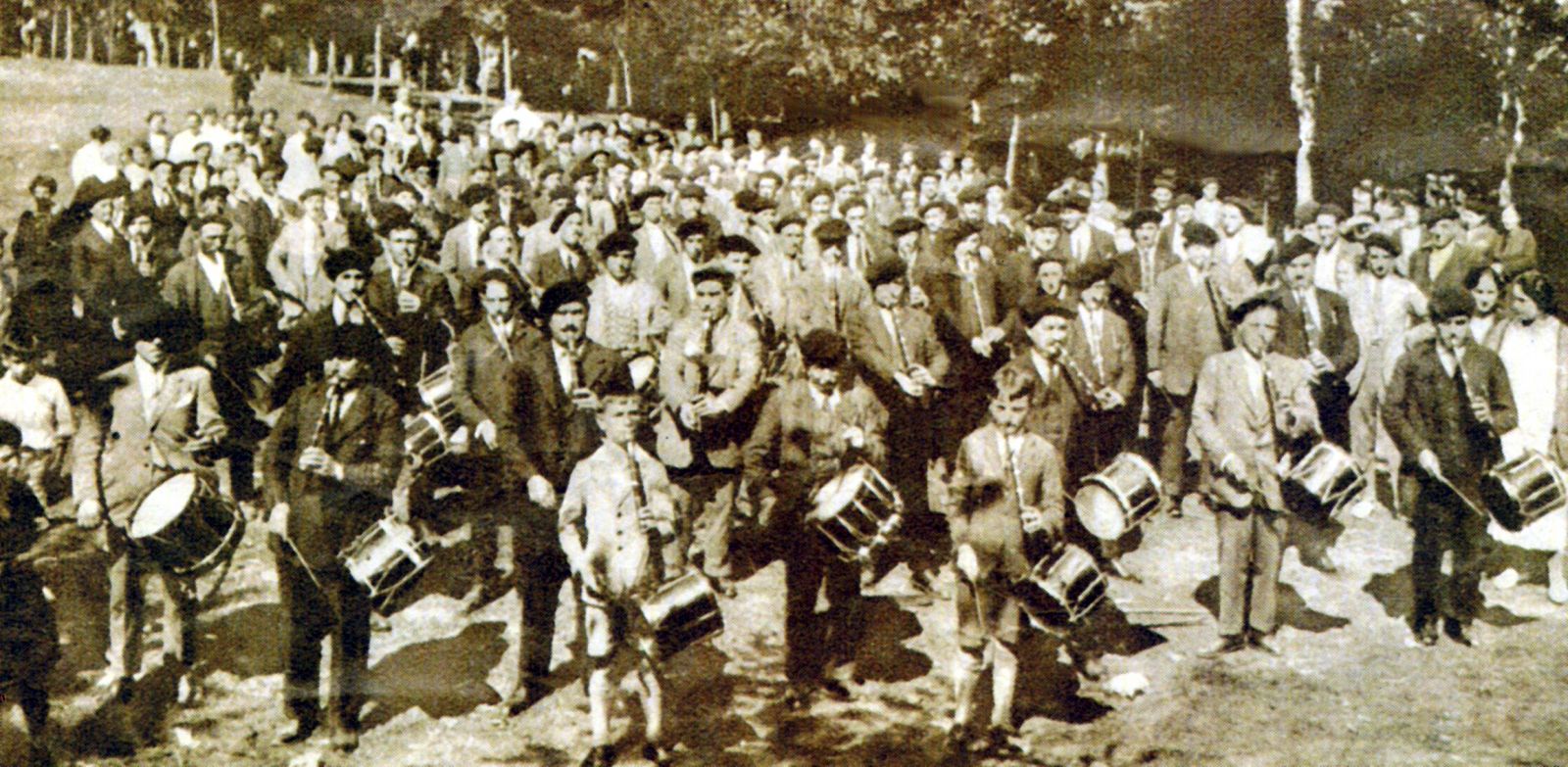 Euskal Herriko Txistulari Elkartearen lehen batzar orokorra. Arrate, 1927/09/20. (Arg.: EHTE)