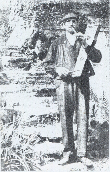 Lexarduart xirula eta ttun-ttuna jotzen. Atarratze, 1920. hamarkadan. (Arg. Txistu. Tratado de flauta vasca. P. Olazaran de Estella. 1970)