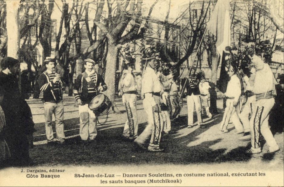 Klarinete-jolea, danbor-jolea eta dantzariak. (Iturria: paysbasqueavant.blogspot.com)