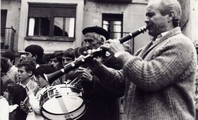 Oion. Klarinete-jolea: Julio Gaston. Kaxa-jolea: Antonio Gallego. (Arg.: Manolo Gonzalez)