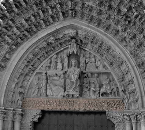 Andre Maria elizako portada nagusiko ateburuko xirolarru-jolea. (Arg.: JMBA)