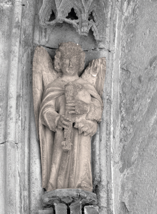 Iruñeko Katedralean Epifania koroatzen duen arkiboltako xirolarru-jolea. (Arg.: JMBA – J.I. Larraioz)