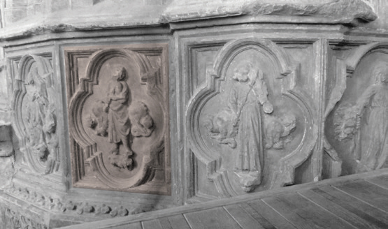 Iruñeko Katedraleko Anparoaren Ateko janbako xirolarru-jolea. (Arg.: JMBA)