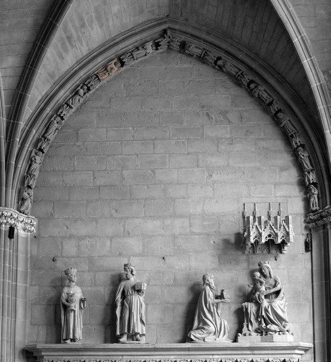 Iruñeko Katedralean Epifania koroatzen duen arkiboltako xirolarru-jolea. (Arg.: JMBA – J.I. Larraioz)