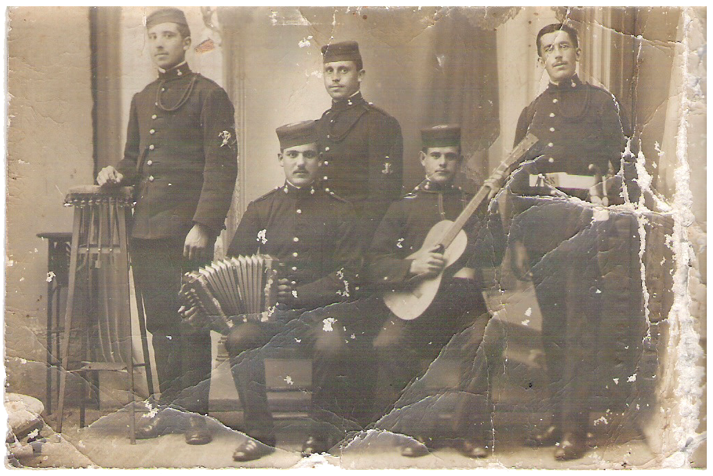 Militarrak eta akordeoia. Postalak. Espainia (1910), Frantzia (1915) eta Alemania (1917). (Aingeru Berguices bilduma)