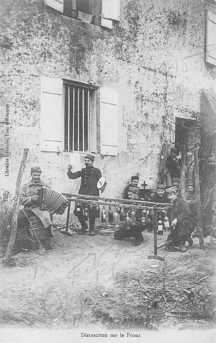 Militarrak eta akordeoia. Postalak. Espainia (1910), Frantzia (1915) eta Alemania (1917). (Aingeru Berguices bilduma)