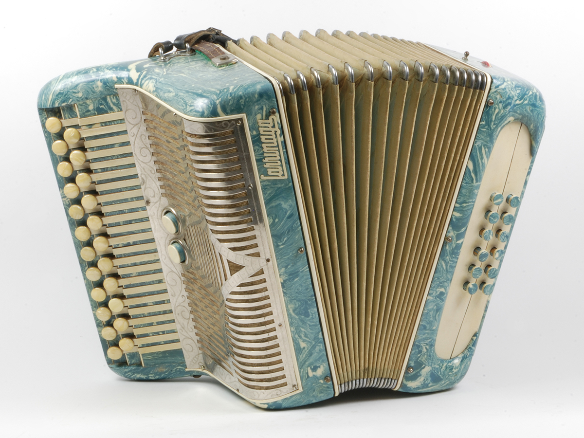 Soinueneako JMBA bildumako Larrinaga akordeoia: 6 zenbakia. (Arg.: Soinuenea)