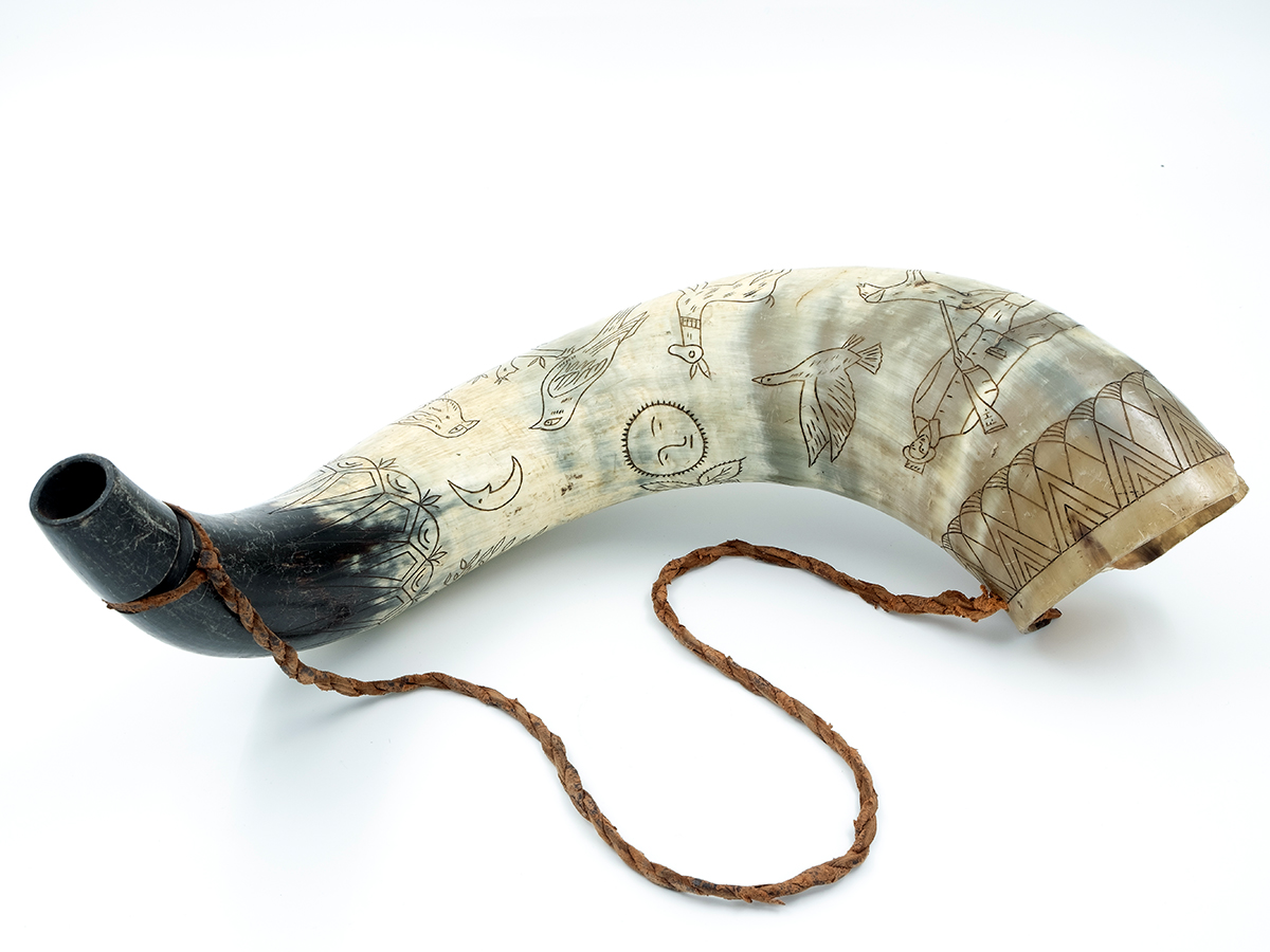 Oiartzungo Ergoien auzoko santa-eskean erabilitako adar grabatua. (Arg.: O. Zapirain – Soinuenea)