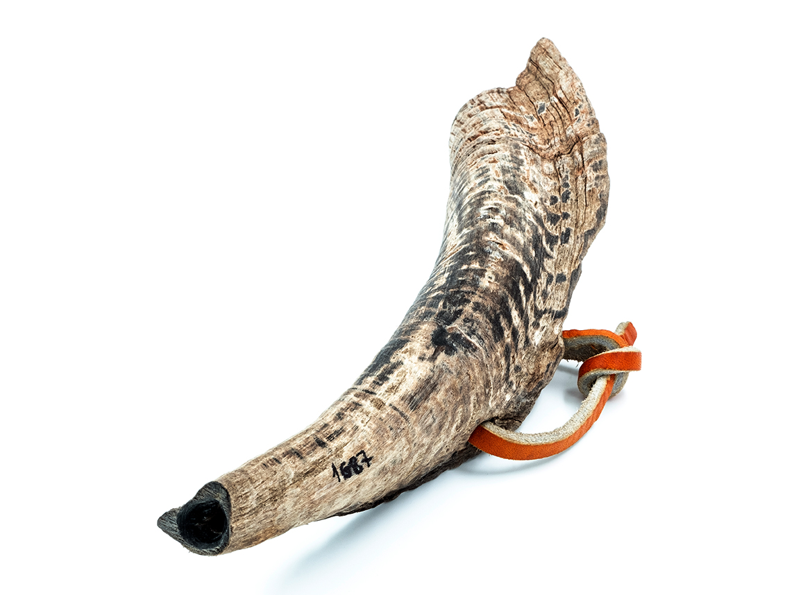 Faltzesko Javi Martinez Ciriza artzainak prestatutako ahuntz-adarra. JMBA Bilduma 1687 zk. (Arg.: O. Zapirain – Soinuenea)