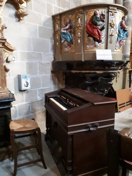 Harmoniuma, Oiartzungo elizan liturgiaren lagungarri. (Arg.: A. Mendizabal)